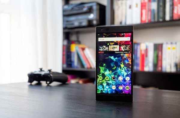 Обзор игрового смартфона Razer Phone 2, примеры фото на камеру