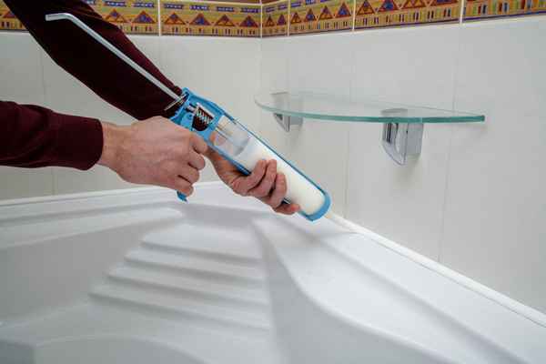 Герметизация ванны со стеной: обpaбатываем стык