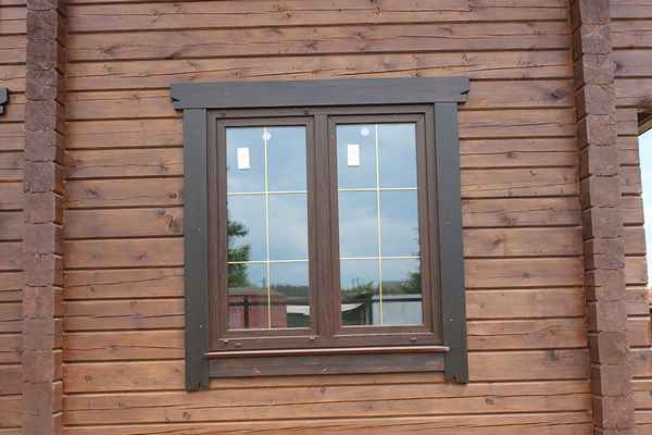 Пластиковые наличники на окна с улицы для внешней отделки в деревянном доме: Как установить +Фото и Видео