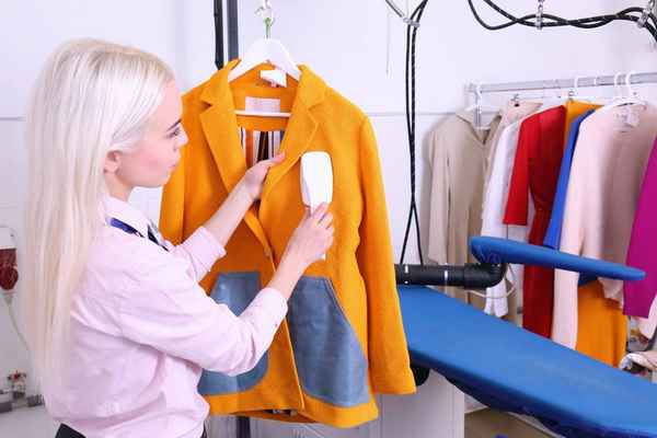 Советы как правильно постирать пальто из разных тканей в домашних условиях +Видео