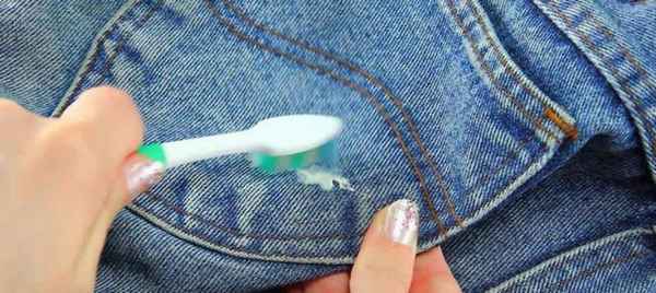 Как убрать жвачку с джинсов быстро в домашних условиях