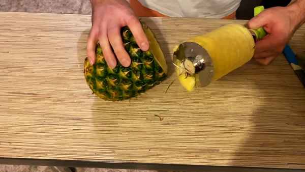 Нетрудные способы красиво и оригинально подать ананас на стол