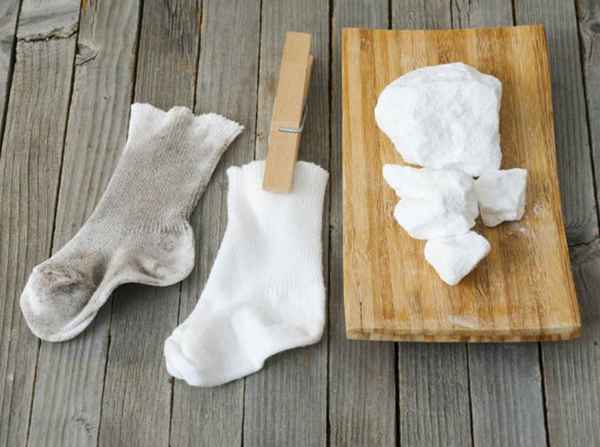 Чем отбелить белые носки в домашних условиях