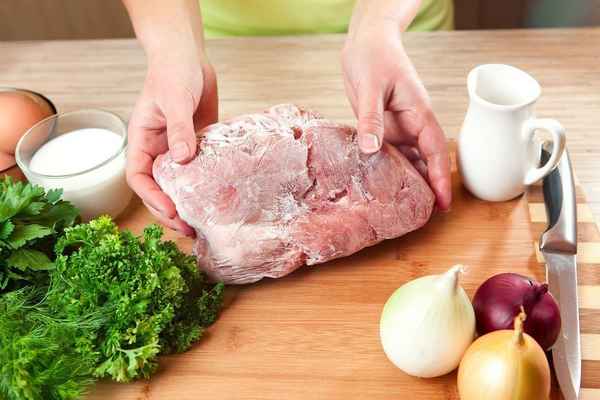 Способы разморозки мяса в домашних условиях- как правильно?