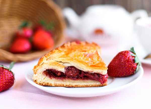 Пироги с клубникой - 4 рецепта вкусных и пышных пирогов с пошаговым фото