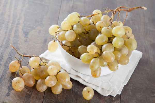 Виноград Тайфи: польза и вред, описание сорта, калорийность, фото