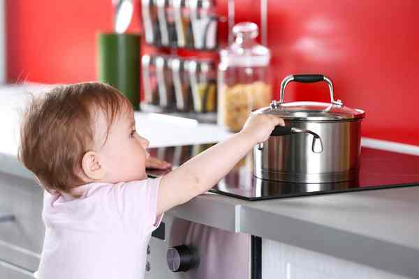 Безопасность ребенка на кухне: 5 полезных советов