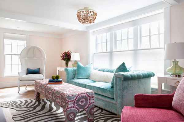 Бирюзовый диван как яркий элемент современного интерьера