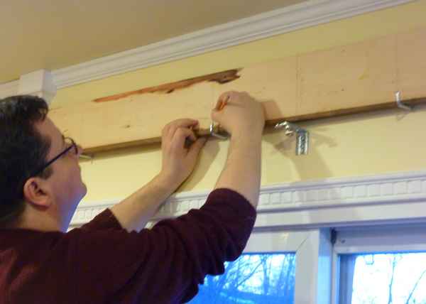 Как повесить гардину для штор на стену: правильная установка над окном