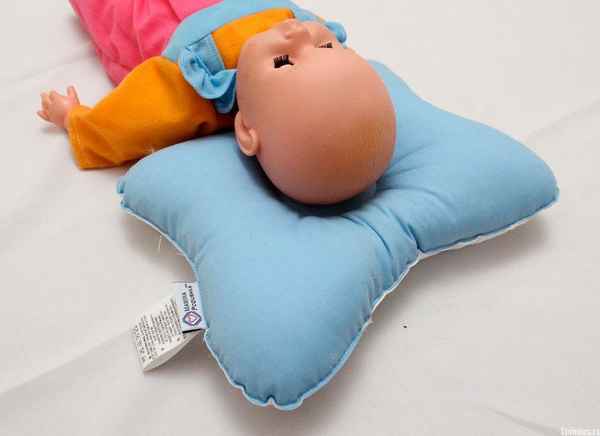 Ортопедическая подушка для новорожденных: виды, как использовать, с какого возраста