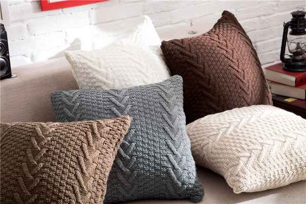 Декоративные вязаные подушки спицами: как связать чехол на подушку своими руками