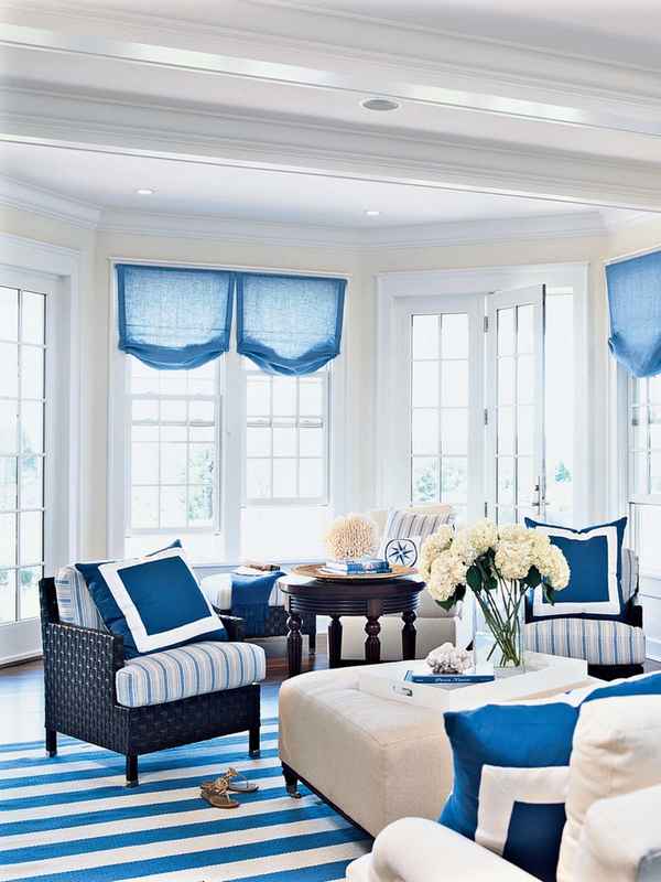 Синие шторы: применение в интерьере гостиной, спальни и кухни, фото