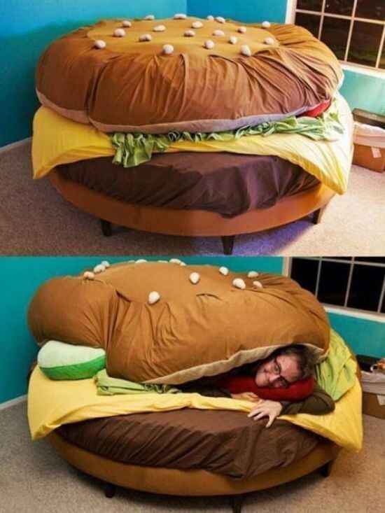 Уютная кровать-гамбургер: необычная мебель