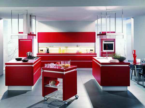 Дизайн яркой кухни в красном цвете