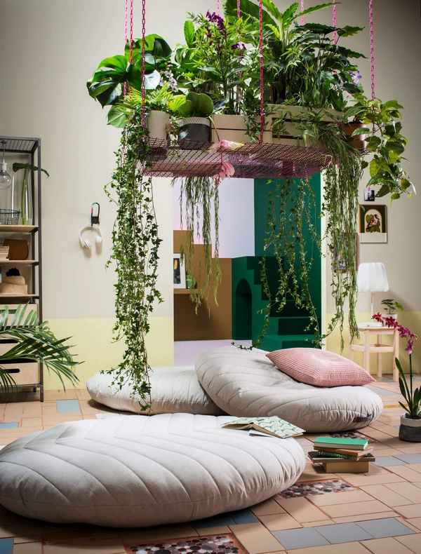 Необычная экологическая кровать для дома с цветами