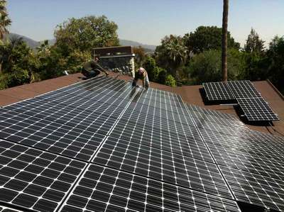 Tesla будет производить крыши из солнечных панелей