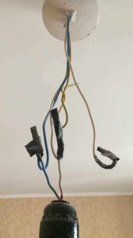 Как подключить патрон к проводам на потолке для лампочки