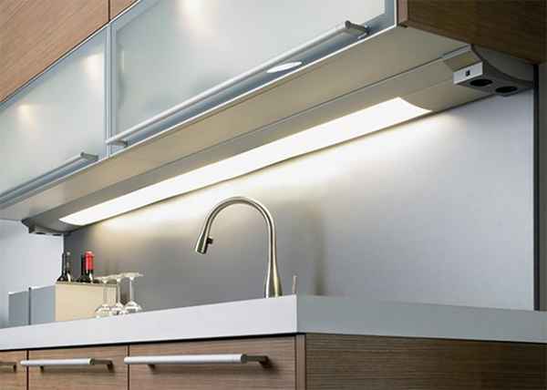Подсветка для кухни под шкафы светодиодная с использованием ленты и других светильников: как выбрать и установить самому