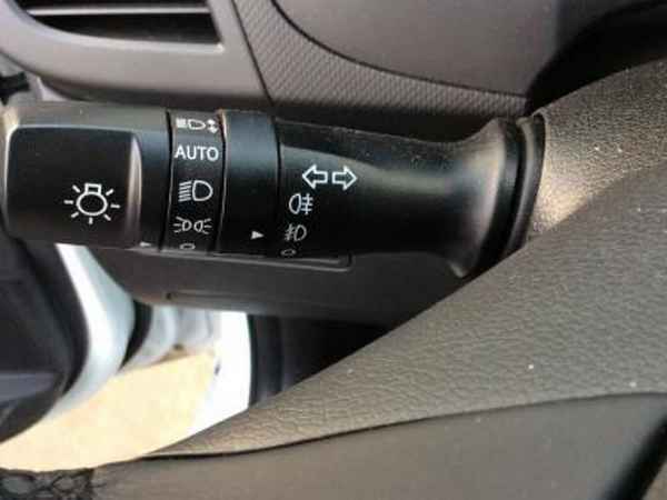 Как включить ближний свет фар на автомобиле