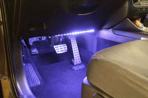 Подсветка ног в автомобиле: как сделать освещение при открывании двери